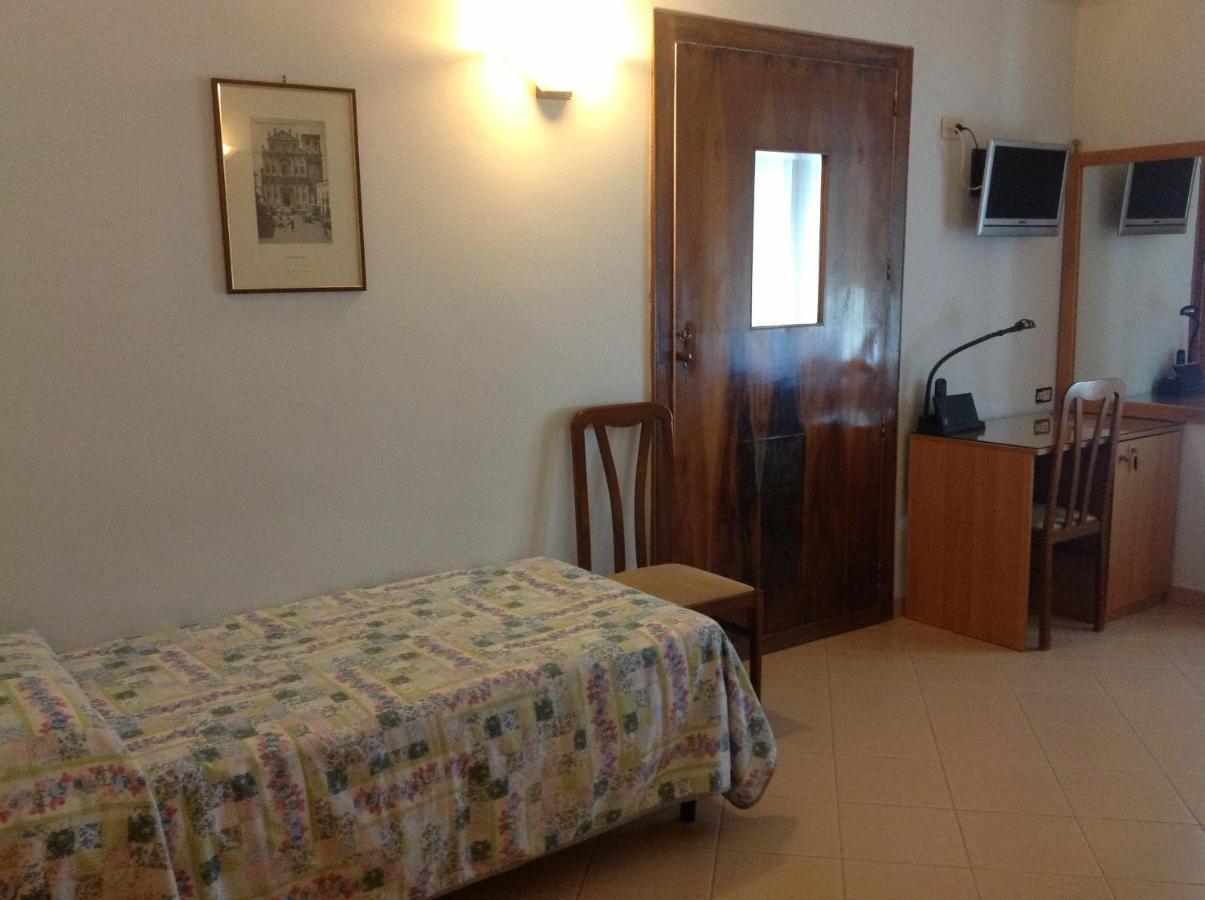 Hotel Castello Mesagne Bilik gambar